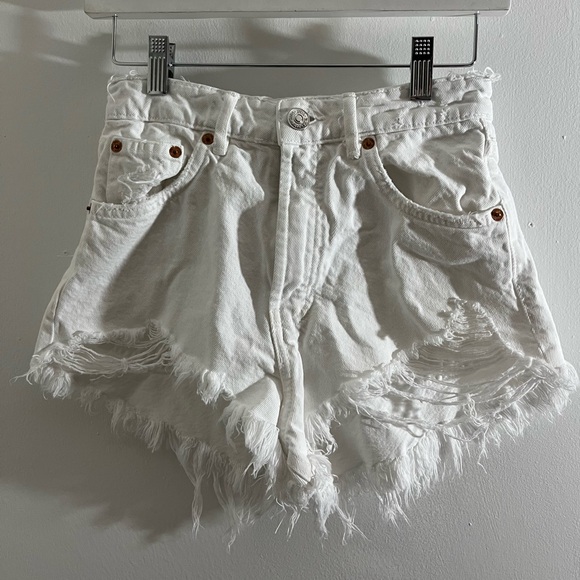 Zara White Distressed Denim Shorts - Picture 4 of 6